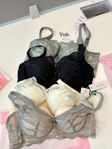 P106/ 4扣定型無鋼圈內衣